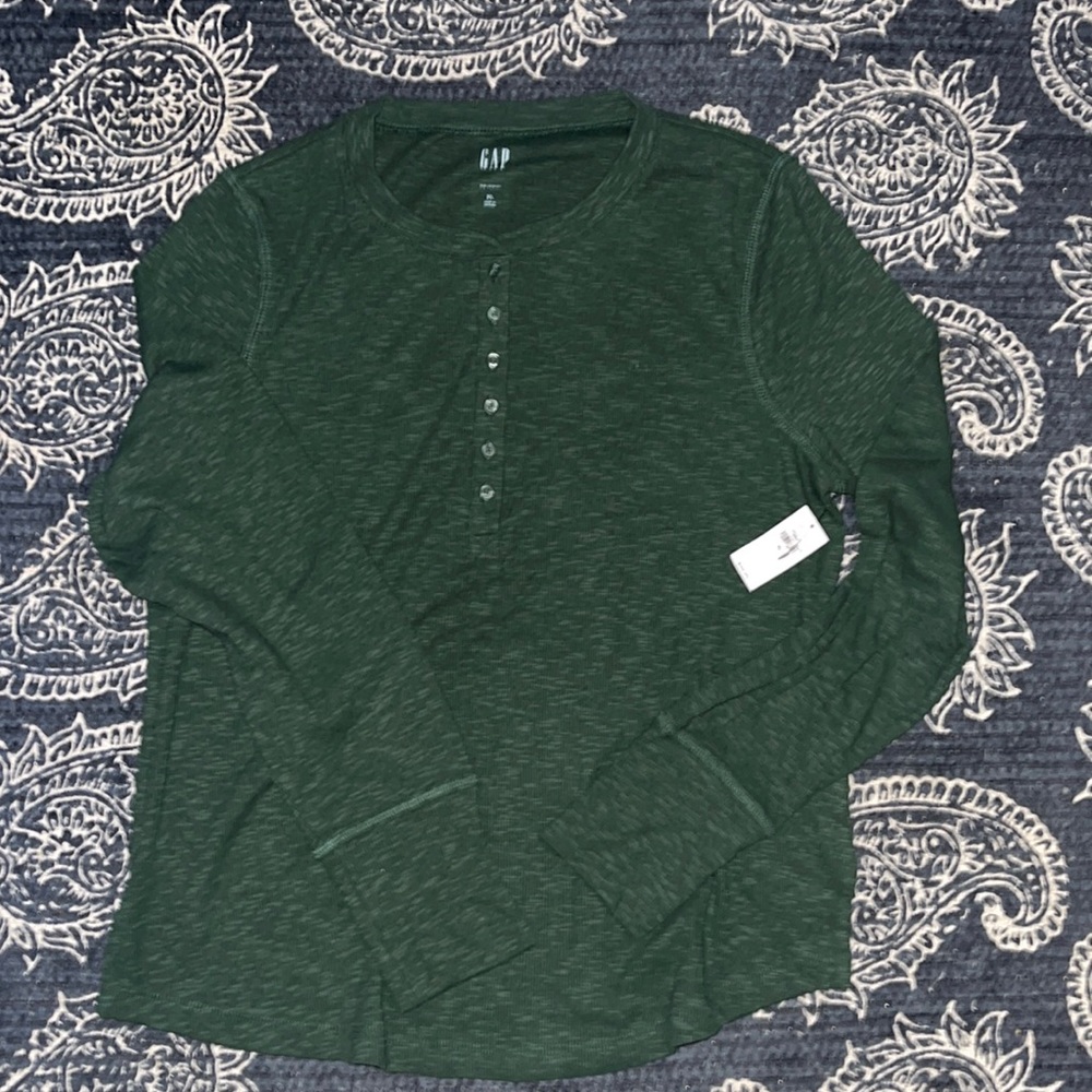 NWT Gap thermal, amazing color.